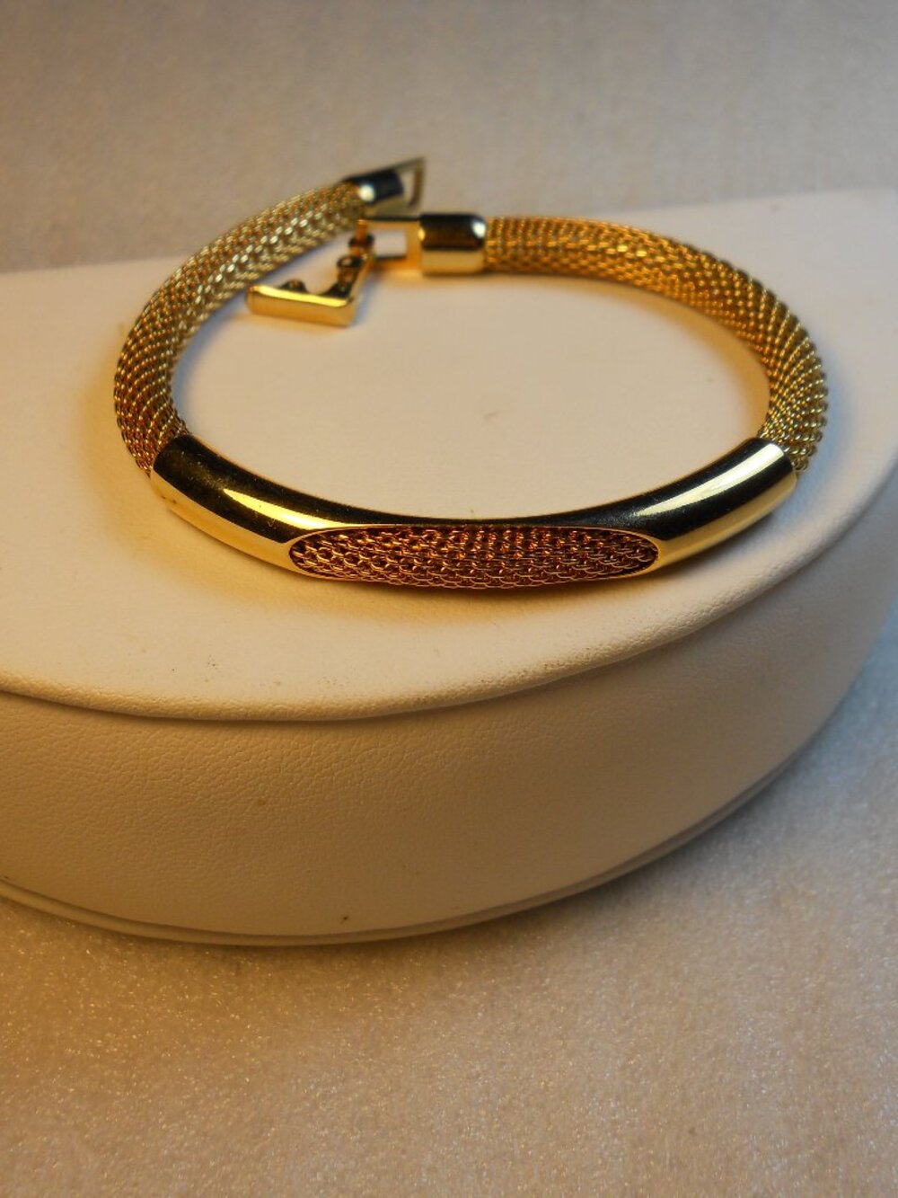 Avon - Shimmering Cord Bracelet 531